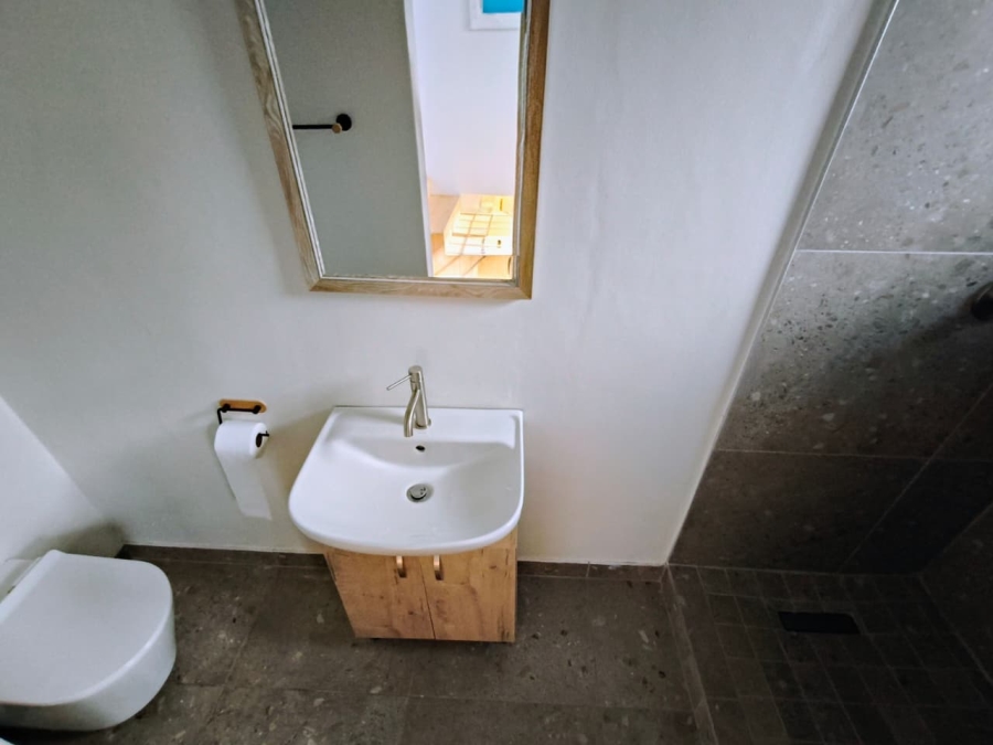 5 Bedroom Property for Sale in Wavecrest Eastern Cape